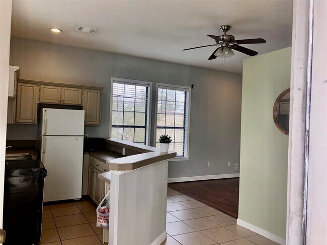 Building Photo - 543 W 27th St