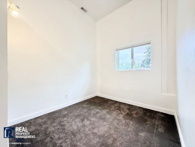 Building Photo - 2817 9th St SW