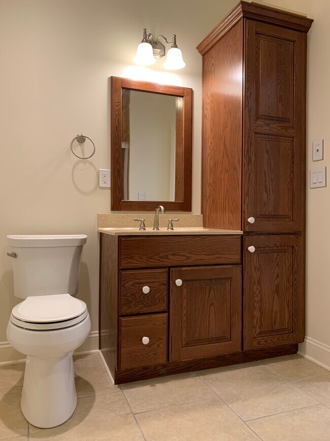 Building Photo - 540 S Lakeshore Blvd