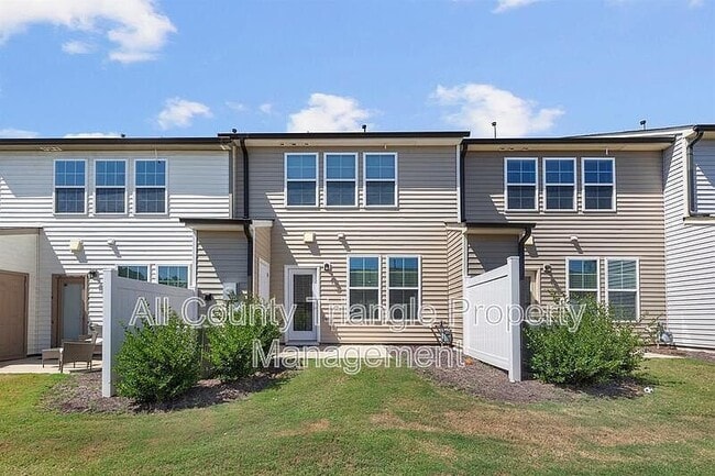 Building Photo - 2105 Nandina Trl