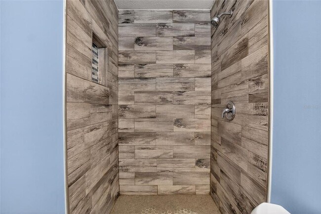 Building Photo - 311 NE 5th St