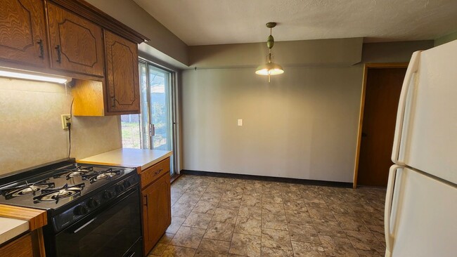 Building Photo - Darling 3 Bed 1.5 Bath 1 Car Garage in the Country Estates Addn Midwest City