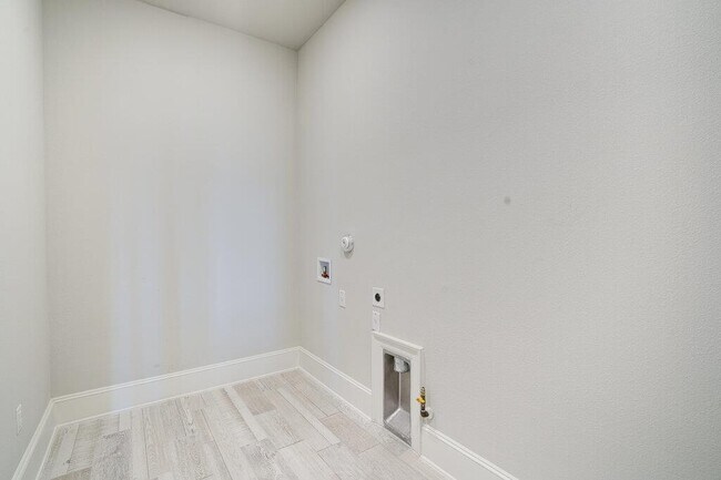 Building Photo - 16916 Sanglier Dr