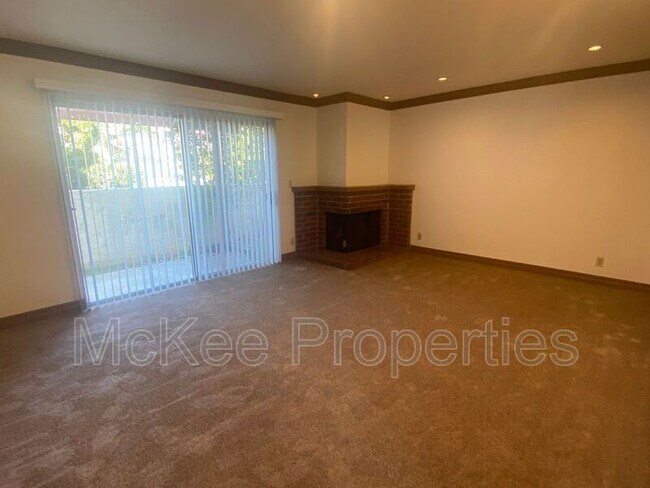 Building Photo - 5430 Linda Vista Rd