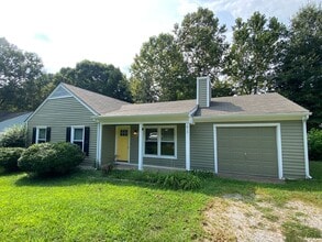 Building Photo - Updated 3 Bedroom 2 Bathroom Home in N. Ch...