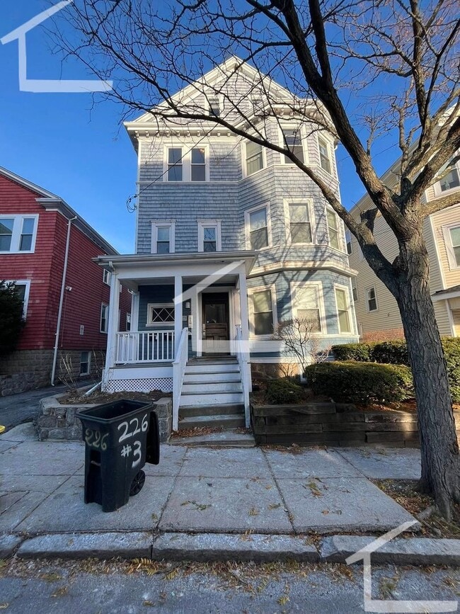 Building Photo - Nicely Priced 4-bed, 2-bath Mission Hill Apartment