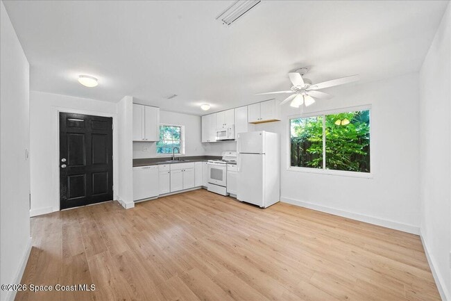 Building Photo - 935 S Tropical Trail