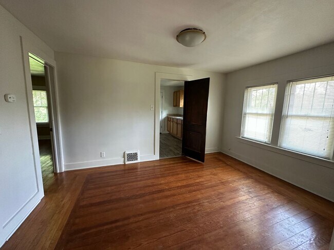 Building Photo - Fourth St 1707