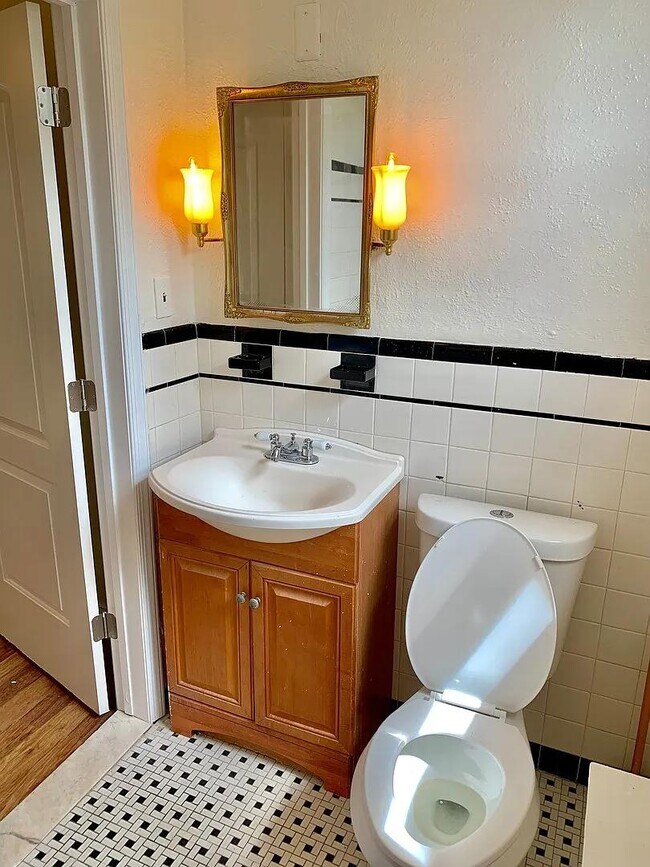 Building Photo - 3542 Lyndale Ave