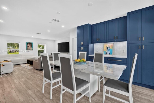 Building Photo - 16840 SW 87th Ave