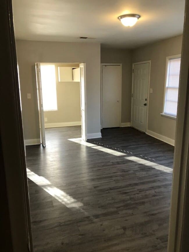 Building Photo - MOVE IN SPECIAL AVAILABLE! FIRST MONTH FREE!!