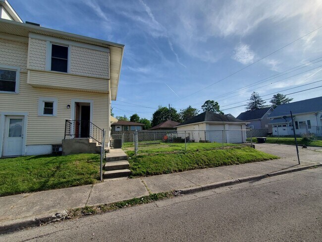 Building Photo - 1403-1403 Phillips Ave