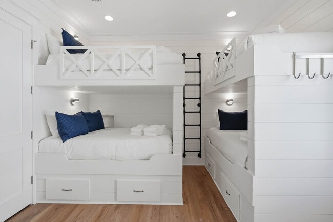 Building Photo - 419 Lakefront Dr