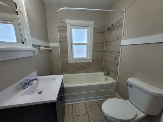 Building Photo - Four bedroom home on Indianola Ave with large yard and two decks!