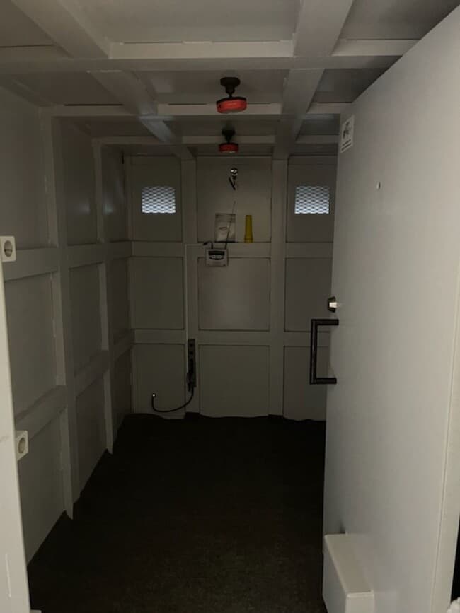 Building Photo - Get Ready to MOVE IN !!!!!!
