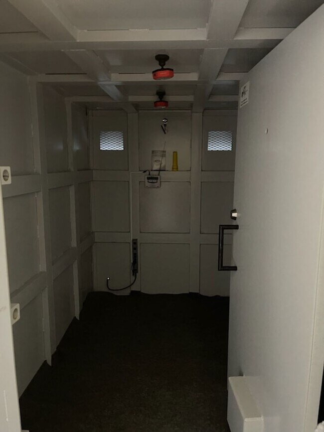 Building Photo - Move In Ready!!