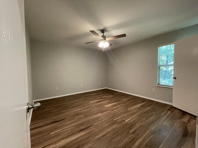 Building Photo - 3602 SW Deerfield Blvd