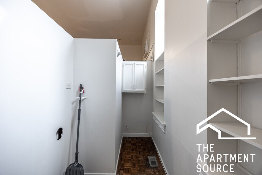 Building Photo - 2059 N Clifton Ave