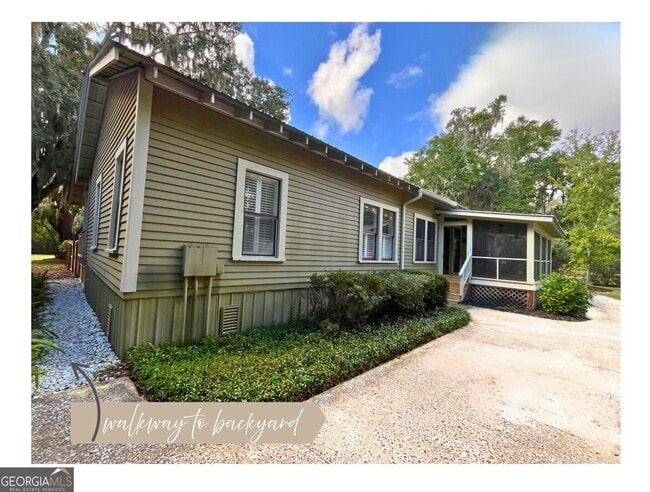 Building Photo - 208 Bartlett St