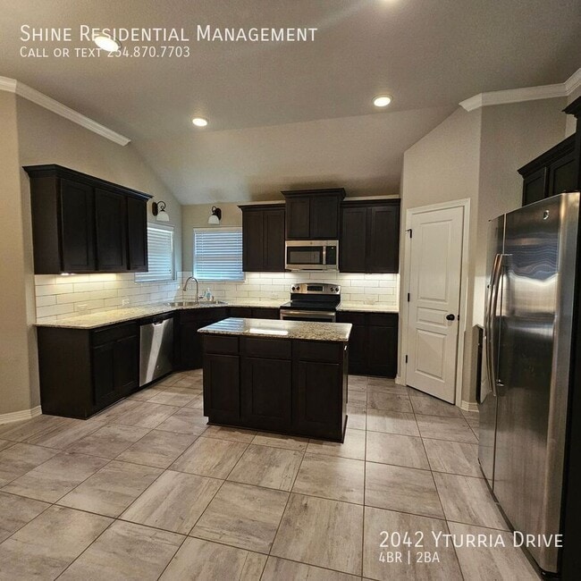 Building Photo - 2042 Yturria Dr