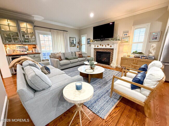 Building Photo - 315 Pitney Ave