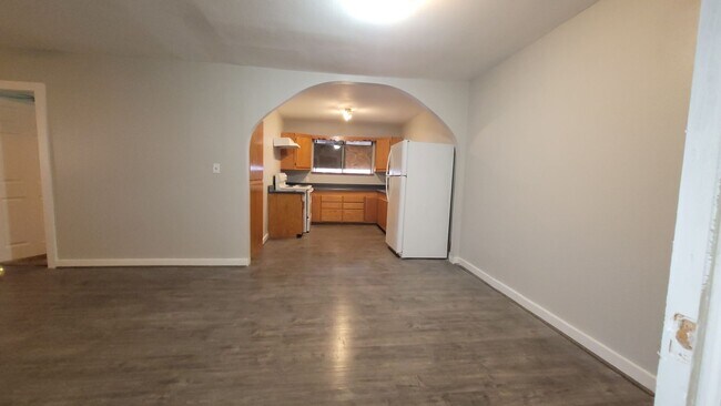 Building Photo - Recently remodeled 2 Bedroom 2 Bathroom