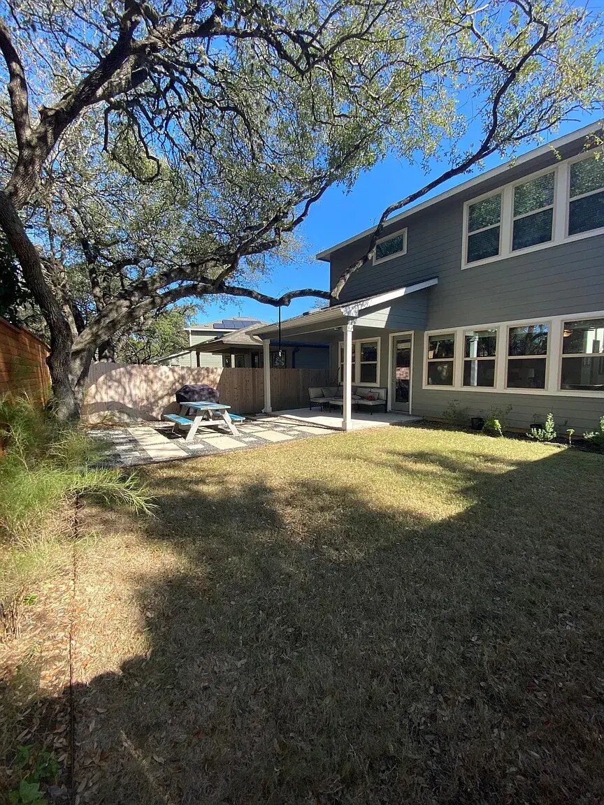 Building Photo - 10406 Bramble Berry Dr