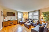 Building Photo - 25 Meadow View Dr