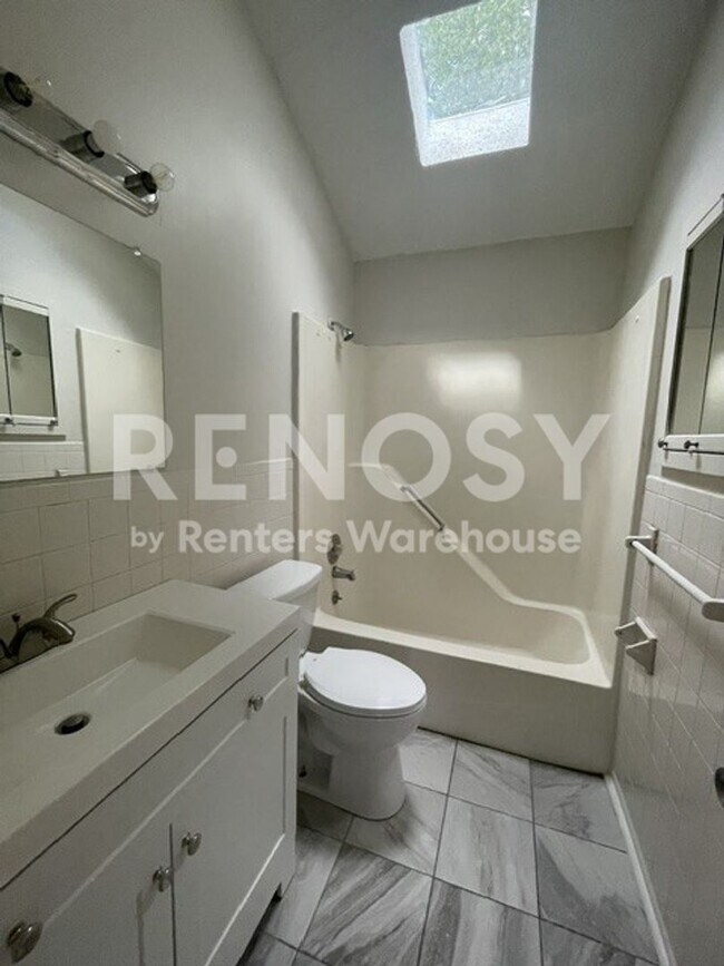 Building Photo - 5015 Belmeade Rd