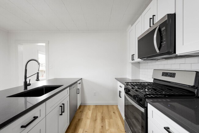 Building Photo - READY FOR MOVE IN! FULLY RENOVATED 2-BEDRO...