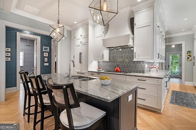 Building Photo - 407 8th St NE