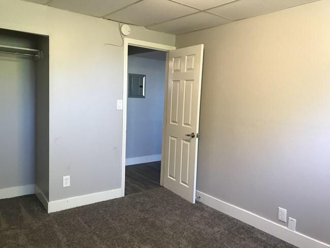 Building Photo - Bright and airy updated basement apartment