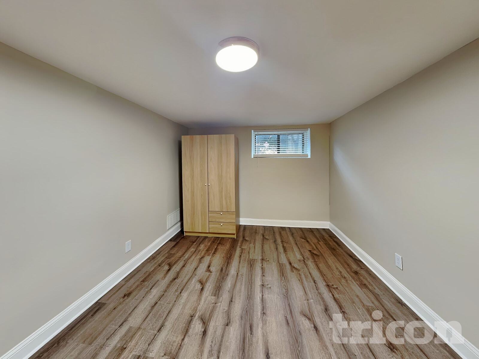 Building Photo - 703 Players Ct