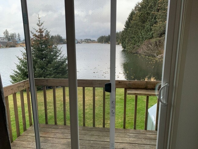 Building Photo - 1820 Larch Street C7