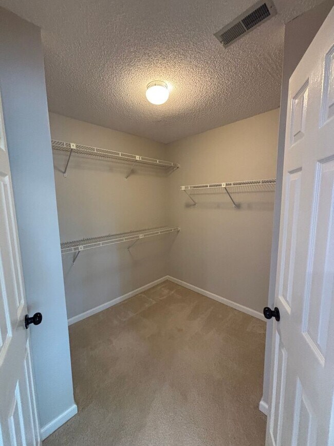Building Photo - West Knoxville Townhouse