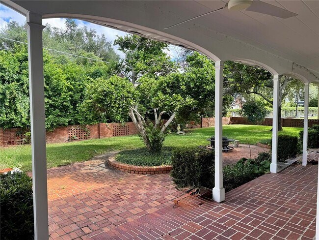 Building Photo - 912 S Himes Ave