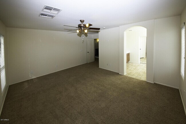 Building Photo - BEAUTIFUL 4 BED 2.5 BATH, OVER 2300SQFT., ...