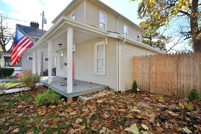 Building Photo - 137 E Tompkins St