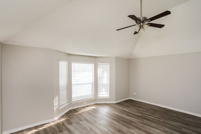 Building Photo - 819 Crooked Creek Ln