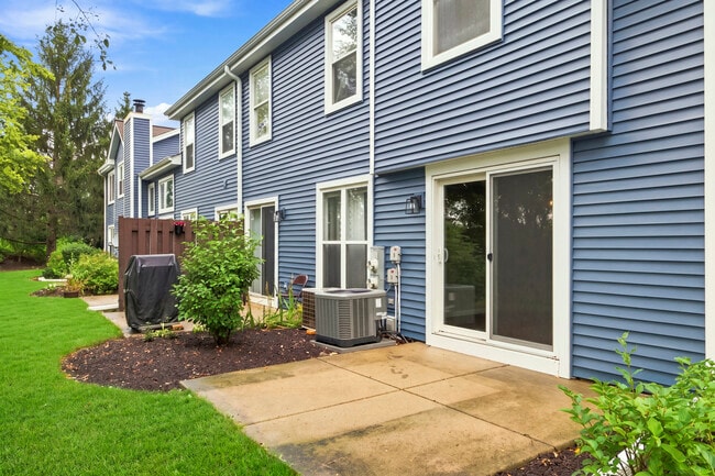 Building Photo - 24 Cedar Grove Ct