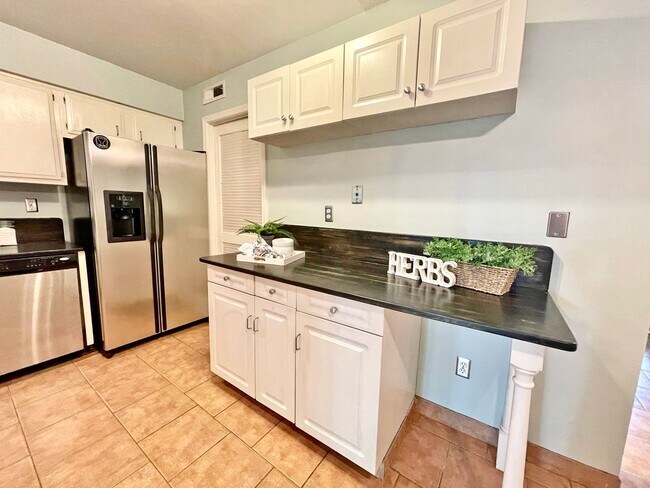 Building Photo - READY 11-07-25!! 3-Bedroom Townhome at the...