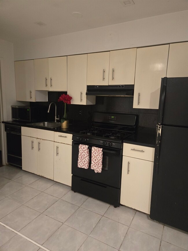 Building Photo - 603 55th St