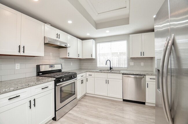 Building Photo - 22018 Grand Forks Dr