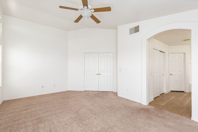 Building Photo - Great 5 Bedroom Home in Summerlin
