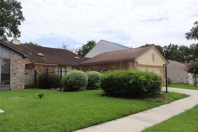 Building Photo - 12907 Maxfield Dr
