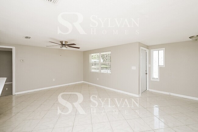 Building Photo - The living is easy in this 3 bedroom, 1 bathroom home