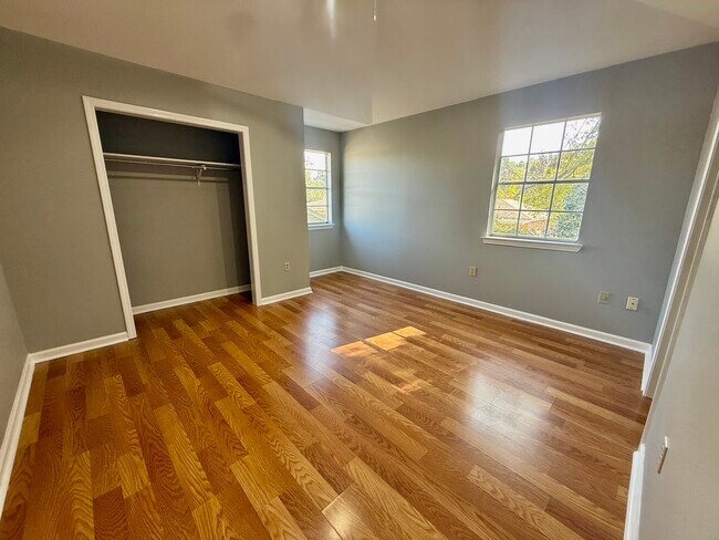 Building Photo - 1413 Central Ave