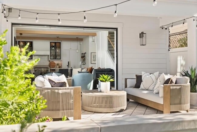 Primary Photo - 715 F Ave