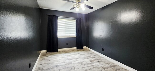 Building Photo - 213 Mango St