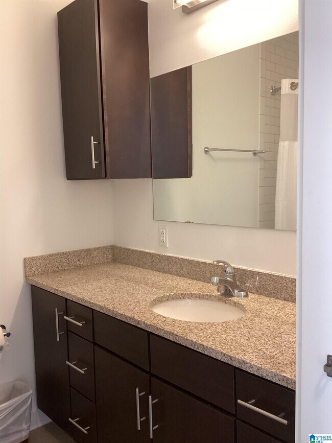 Building Photo - 120 19th St N
